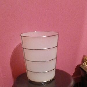 White Metal Wire Wastebasket